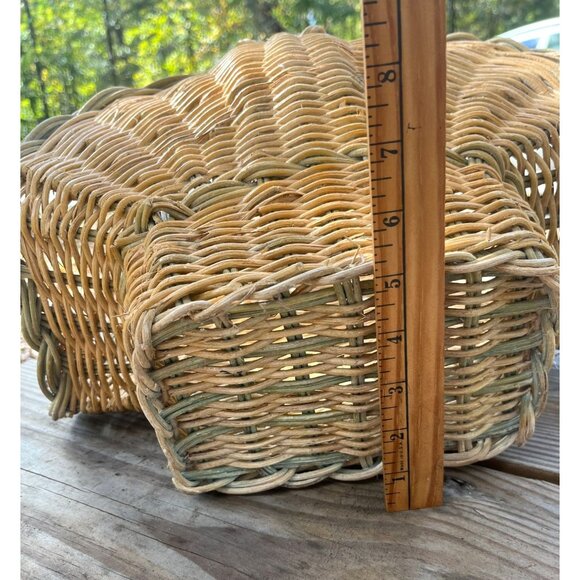Vintage 1970s Wicker Rattan Flower Basket/Planter/Newspaper Rack - Picture 5 of 12
